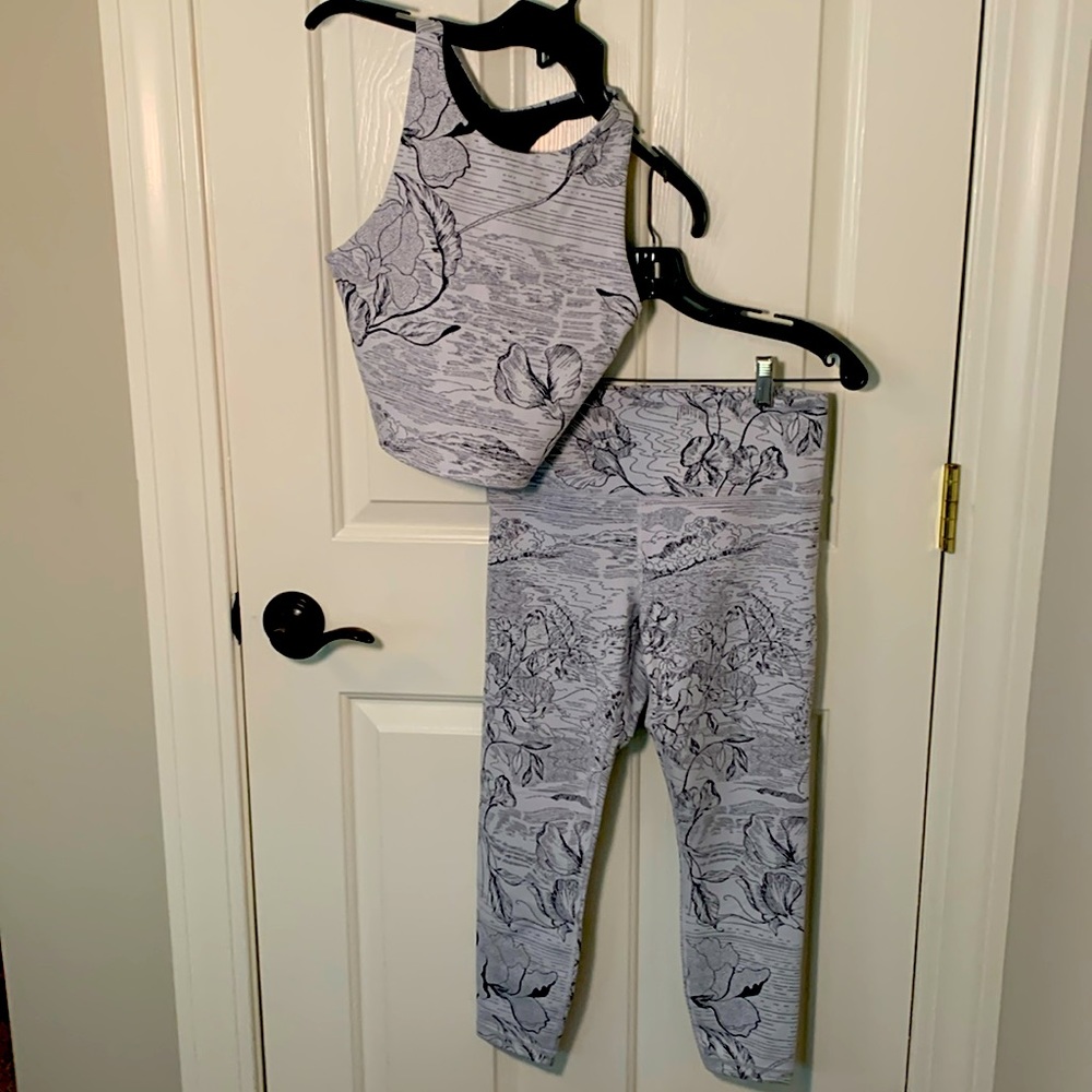 Athleta cropped workout set